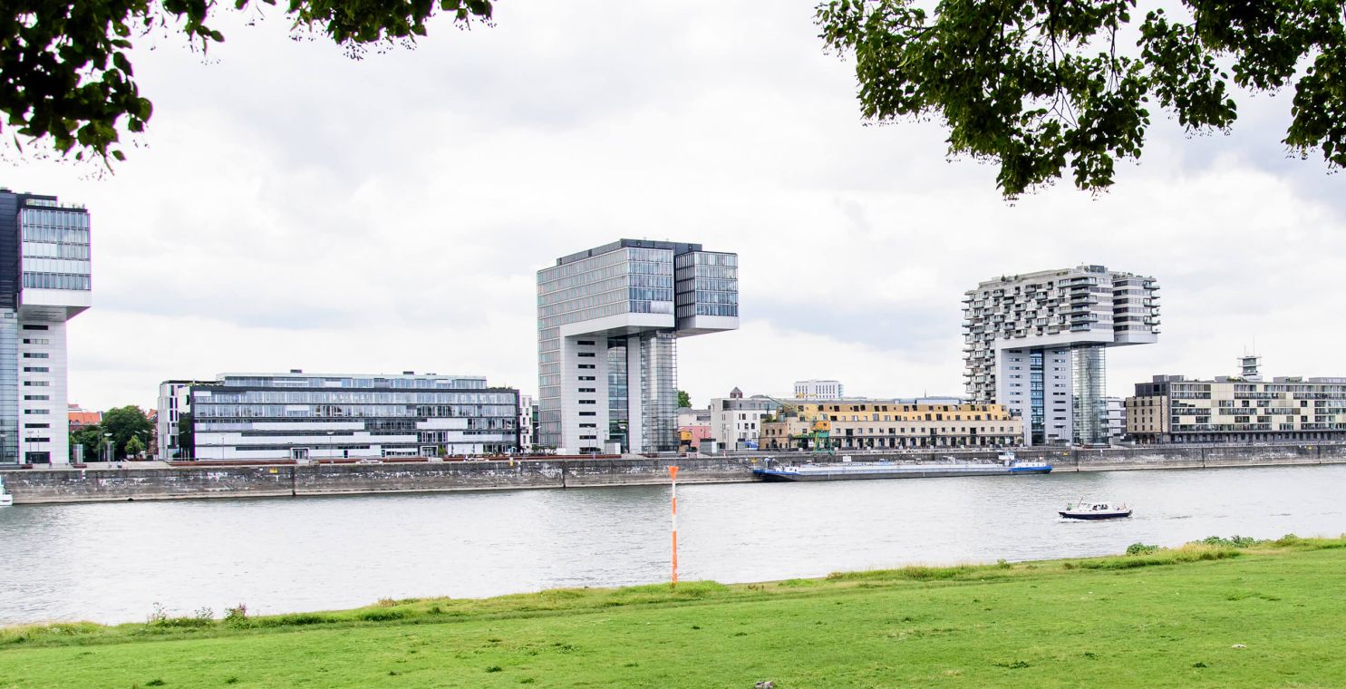 Headerbild der Kranhäuser im Rheinauhafen Köln