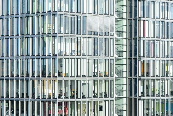 Im Kahnhaus Mitte befinden sich in der 1. bis zur 14. Etage attraktive Büros und voll ausgestattete Mietbüros