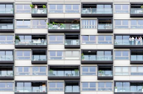 Ansicht auf die exklusiven Eigentumswohnungen mit Balkon im Kranhaus Nord