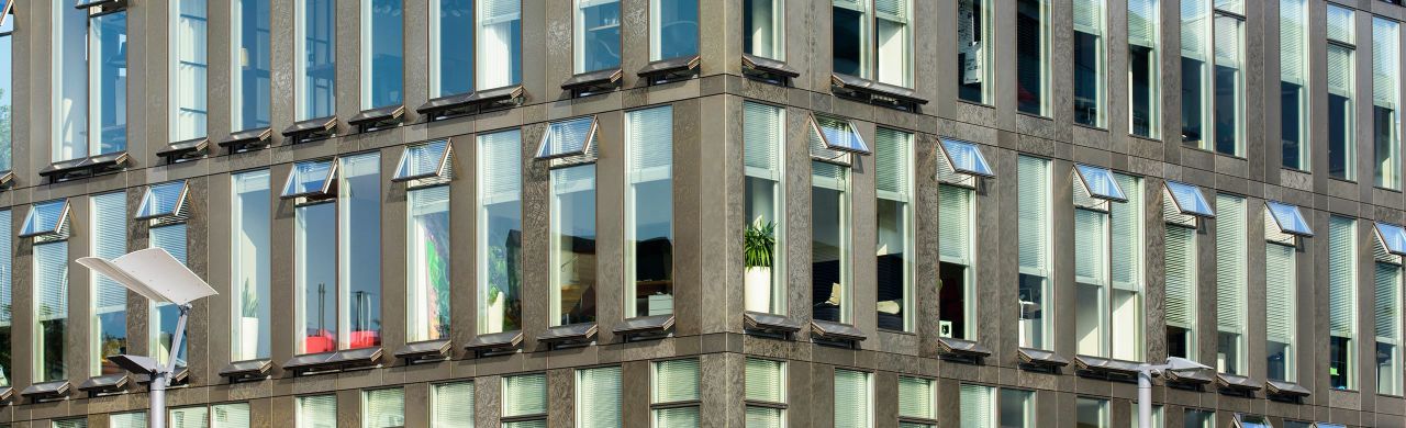Das Kontor 19 ist eine transparente Büro-Architektur mit besonderem Lichtspiel